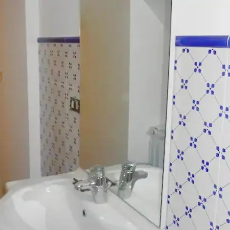 Mezzanino Con Patio E Archi A Vela アパート