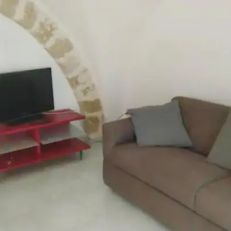 Mezzanino Con Patio E Archi A Vela アパート