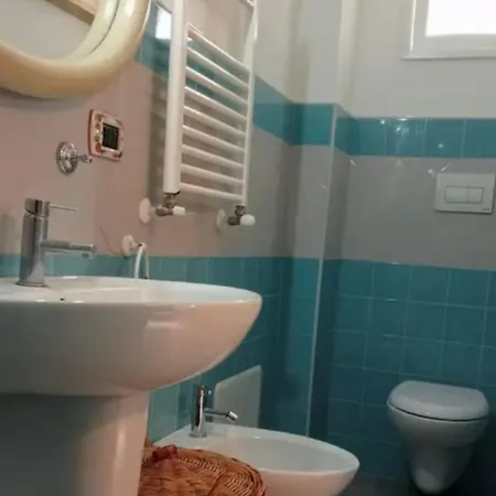 Mezzanino Con Patio E Archi A Vela バーリ