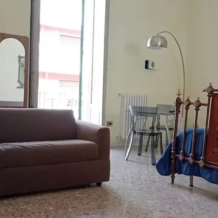 Apartamento Mezzanino Con Patio E Archi A Vela Bari
