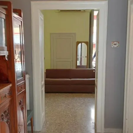 Mezzanino Con Patio E Archi A Vela * バーリ