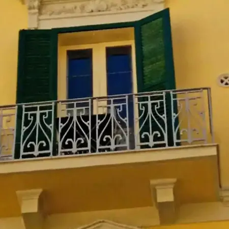 Mezzanino Con Patio E Archi A Vela アパート バーリ