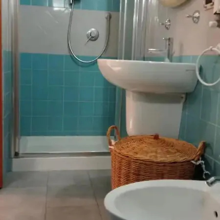 Mezzanino Con Patio E Archi A Vela バーリ